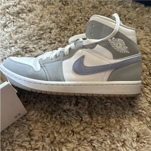 women’s nike air jordan 1 Mid (Women’s Aluminum - Wolf grey)